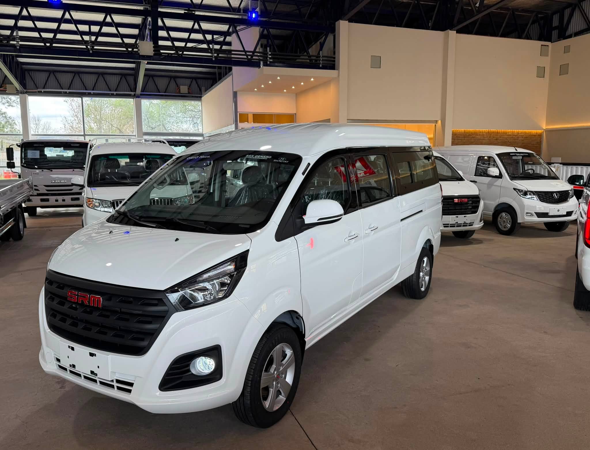 SHINERAY SRM 2.0 Nafta 136 CV Manual Familiar de 7 pasajeros M7 0 Km MY2026. Financia Bco. Santander. Acércate a ORIO HNOS, SAN GENARO, concesionario oficial SHINERAY, DOMY Utilitarios - Imagen 3
