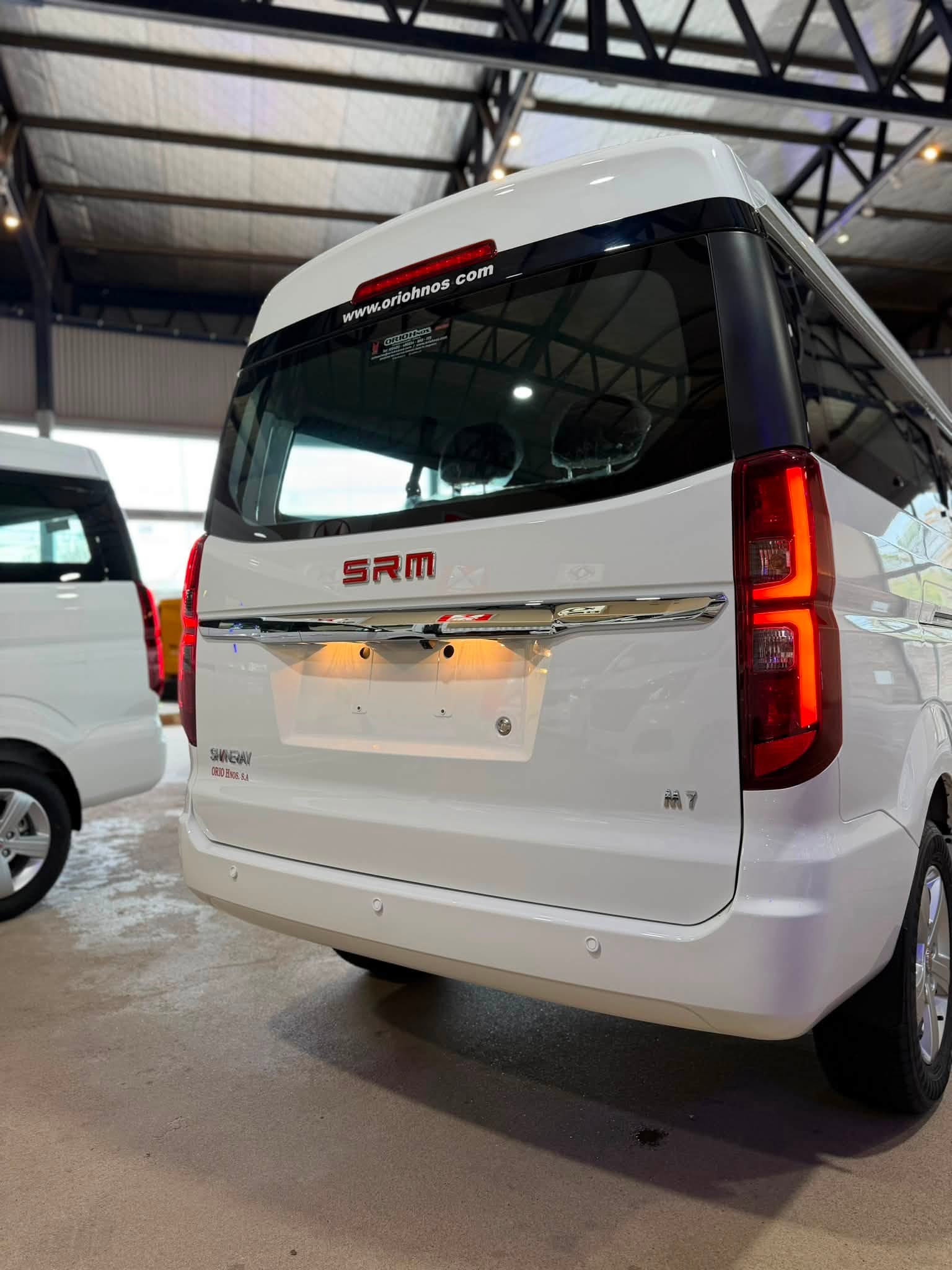 SHINERAY SRM 2.0 Nafta 136 CV Manual Familiar de 7 pasajeros M7 0 Km MY2026. Financia Bco. Santander. Acércate a ORIO HNOS, SAN GENARO, concesionario oficial SHINERAY, DOMY Utilitarios - Imagen 6