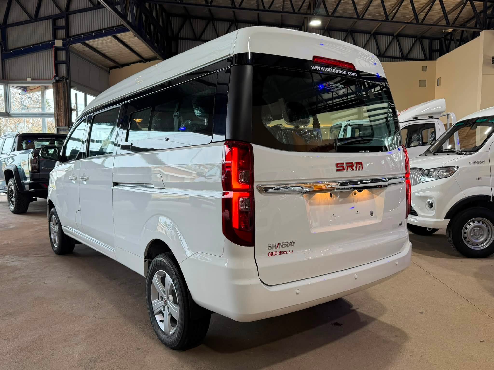 SHINERAY SRM 2.0 Nafta 136 CV Manual Familiar de 7 pasajeros M7 0 Km MY2026. Financia Bco. Santander. Acércate a ORIO HNOS, SAN GENARO, concesionario oficial SHINERAY, DOMY Utilitarios - Imagen 5