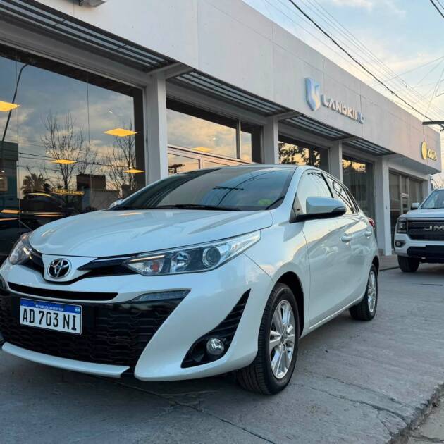 Toyota YARIS 5 PUERTAS 1.5 6M/T XLS año 2019 con 55.600Km. RTO VIGENTE. Financia Bco. Santander. Acércate a ORIO HNOS, SAN GENARO, concesionario oficial FORTHING