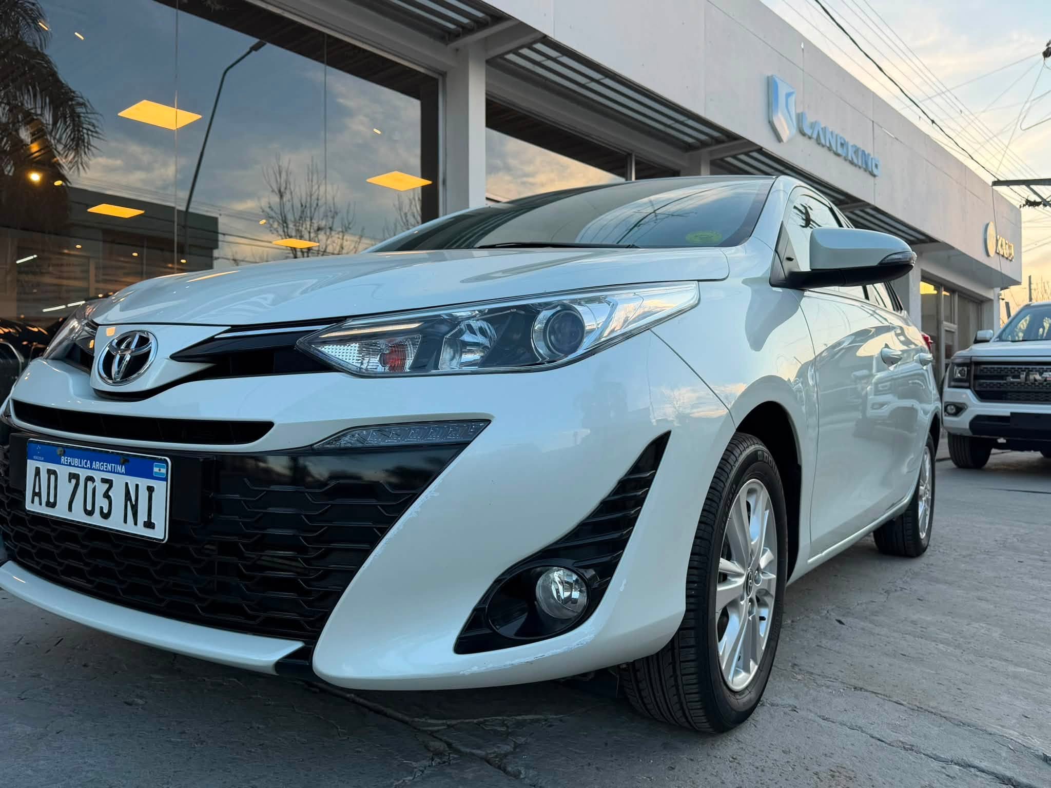 Toyota YARIS 5 PUERTAS 1.5 6M/T XLS año 2019 con 55.600Km. RTO VIGENTE. Financia Bco. Santander. Acércate a ORIO HNOS, SAN GENARO, concesionario oficial FORTHING - Imagen 11