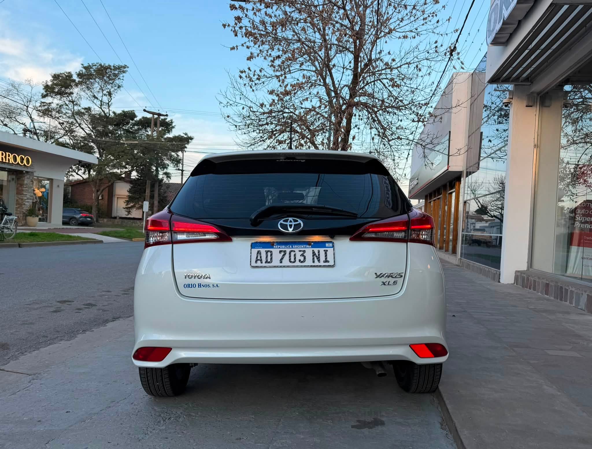 Toyota YARIS 5 PUERTAS 1.5 6M/T XLS año 2019 con 55.600Km. RTO VIGENTE. Financia Bco. Santander. Acércate a ORIO HNOS, SAN GENARO, concesionario oficial FORTHING - Imagen 3