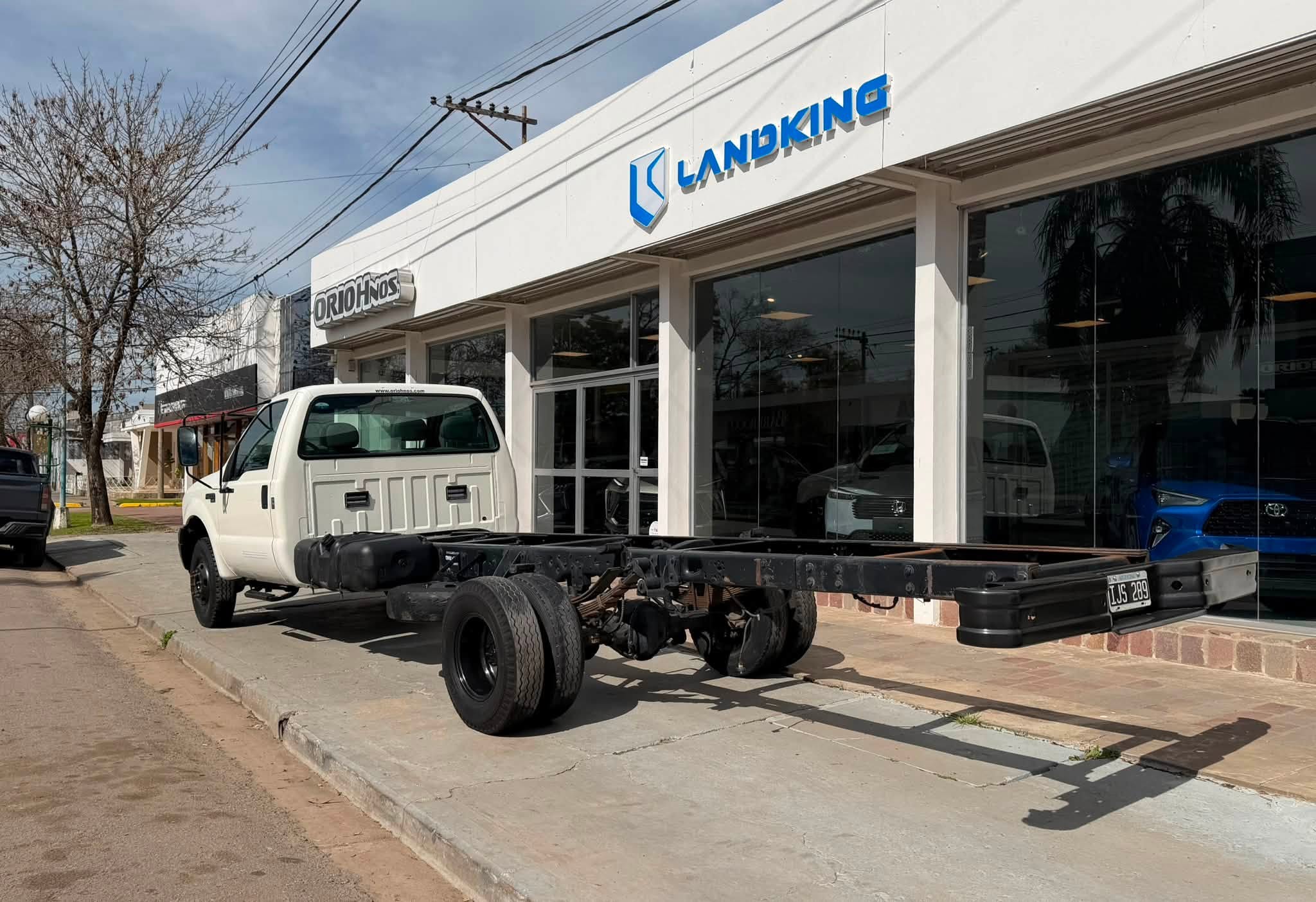FORD F-4000 CUMMINS EURO MEC III 4x2 año 2009 SUPER CONFIABLE!! Acércate a ORIO HNOS, SAN GENARO, concesionario oficial JMC, ISUZU, KAMA, LANDKING Camiones - Imagen 3