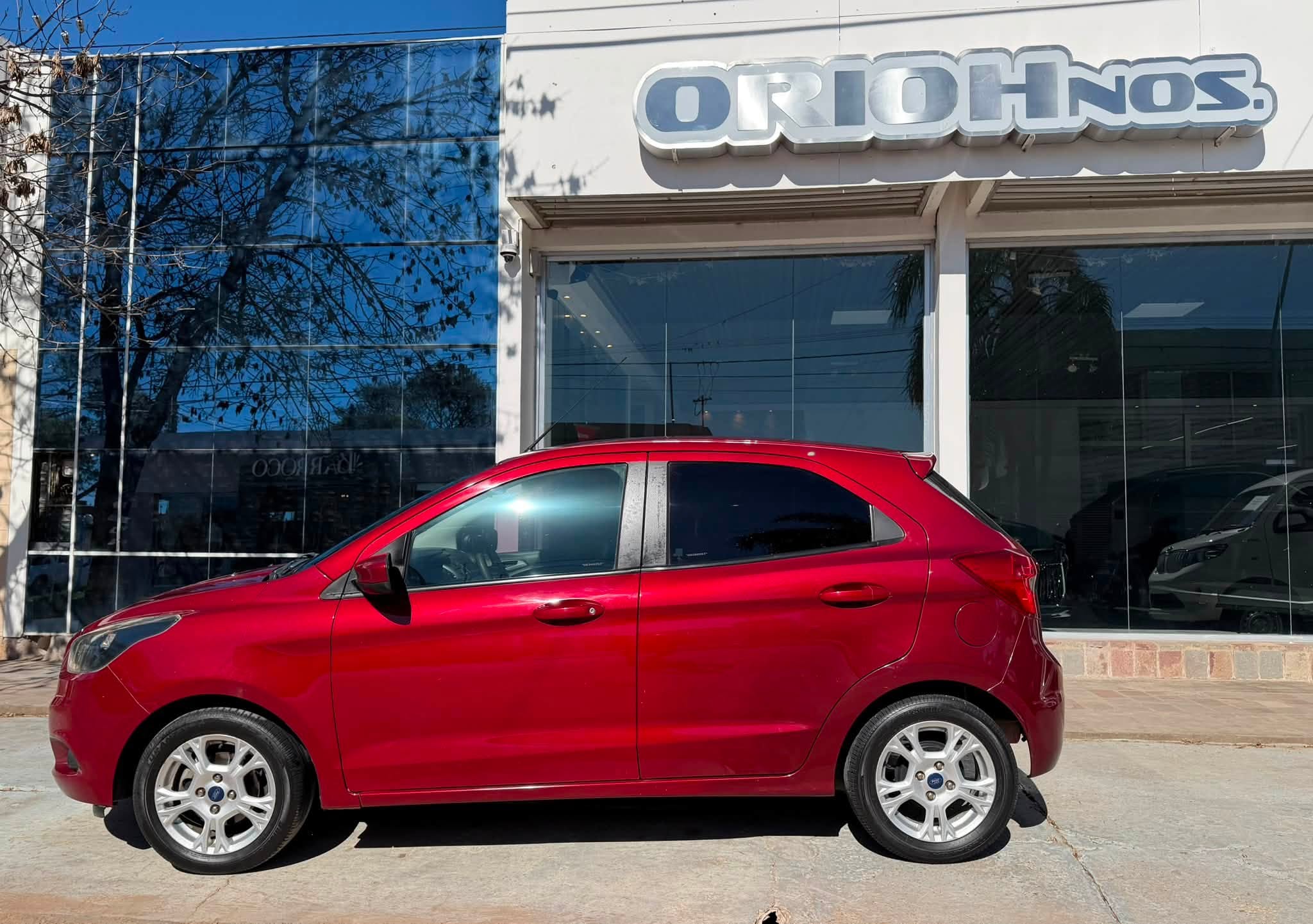 FORD KA 1.5L M/T SEL año 2016 con 106.000Km. Financia Bco. Santander. Acércate a ORIO HNOS, SAN GENARO, concesionario oficial SHINERAY, DOMY Utilitarios - Imagen 6