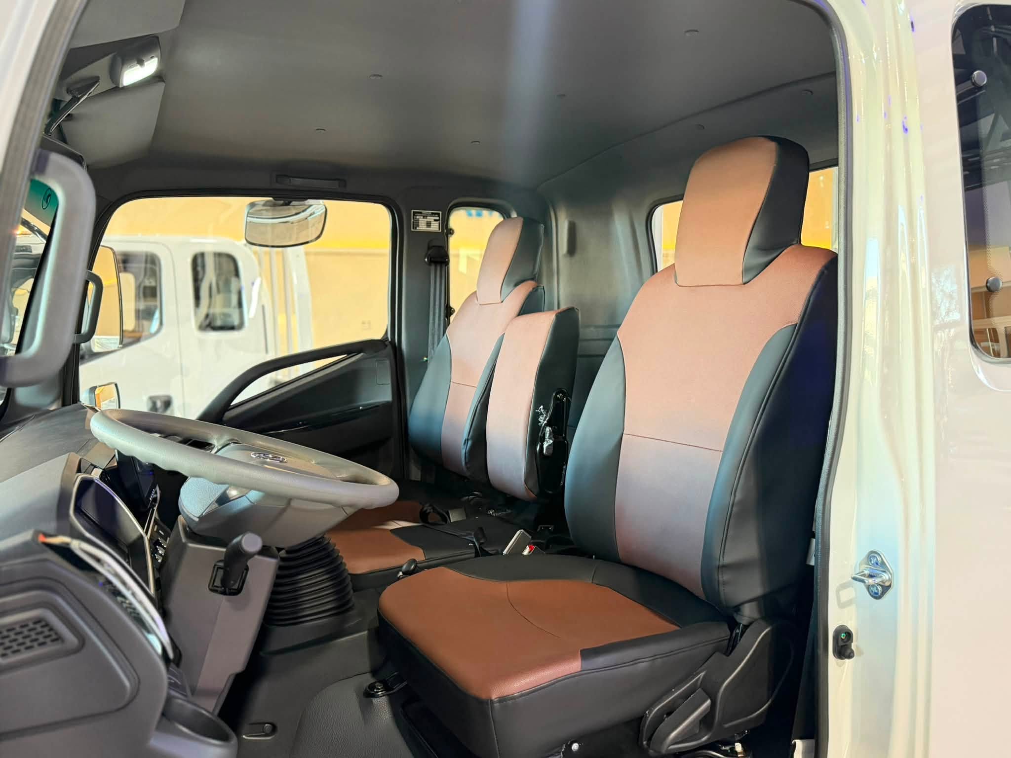 KAMA M3 CARGO CABINA EXTENDIDA con CAJA de CARGA ORIGINAL 2.3 TDI 110cv 0Km My2026 blanco a ORIO HNOS. Financia Bco. Santander. Acércate a ORIO HNOS, SAN GENARO, concesionario oficial JMC, ISUZU, KAMA, LANDKING Camiones - Imagen 20
