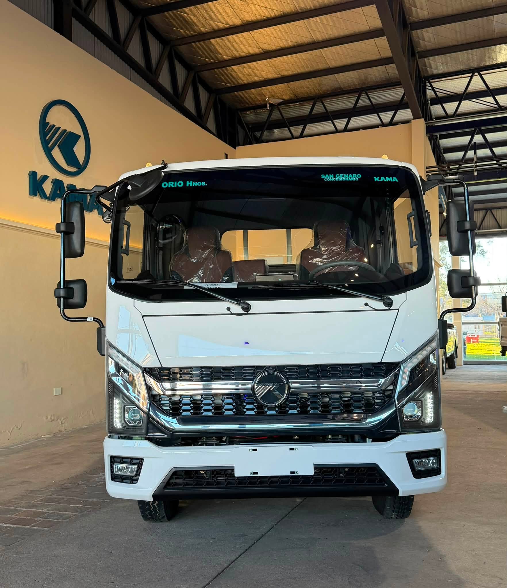 KAMA M3 CARGO CABINA EXTENDIDA con CAJA de CARGA ORIGINAL 2.3 TDI 110cv 0Km My2026 blanco a ORIO HNOS. Financia Bco. Santander. Acércate a ORIO HNOS, SAN GENARO, concesionario oficial JMC, ISUZU, KAMA, LANDKING Camiones - Imagen 13
