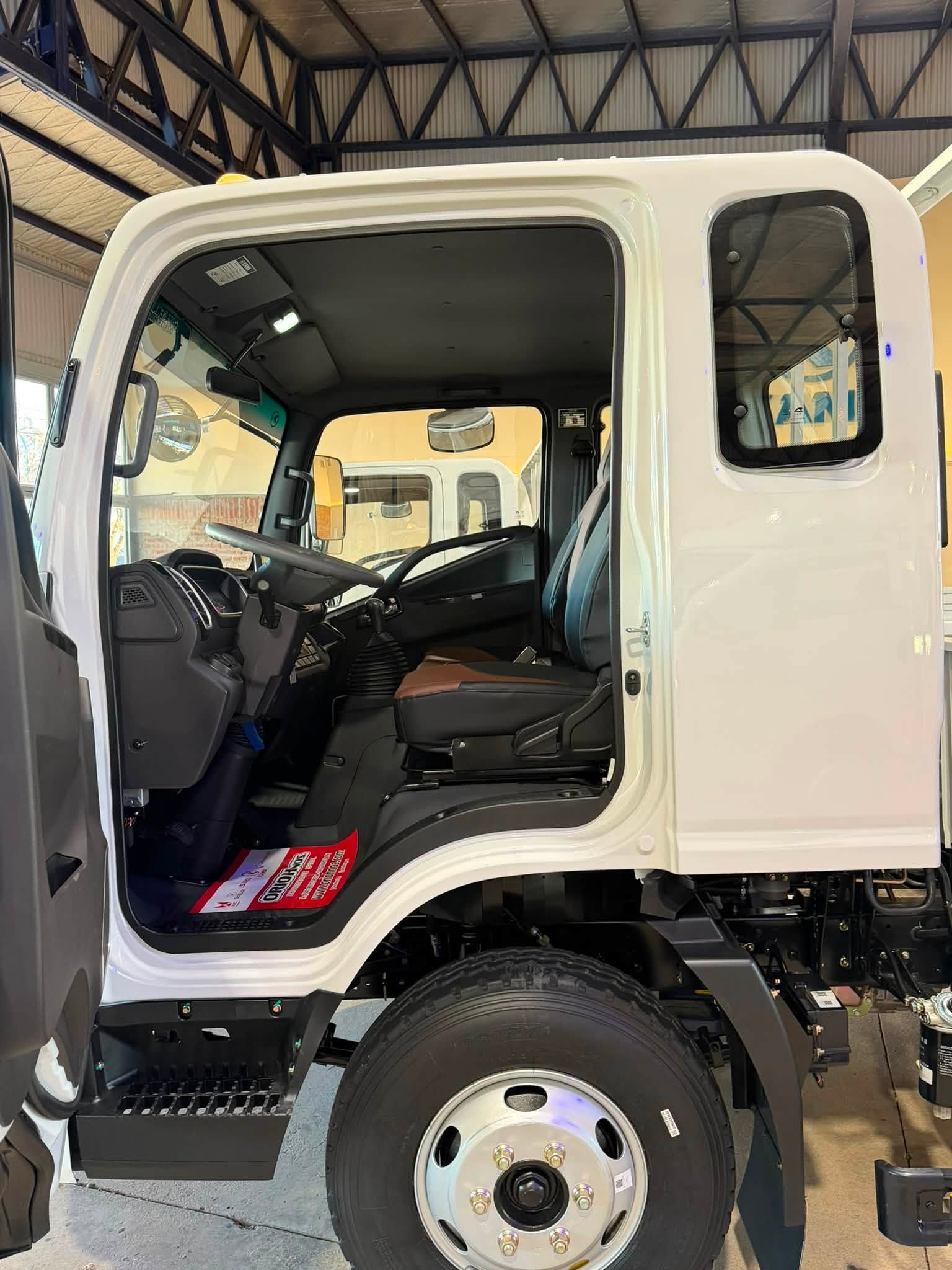 KAMA M3 CARGO CABINA EXTENDIDA con CAJA de CARGA ORIGINAL 2.3 TDI 110cv 0Km My2026 blanco a ORIO HNOS. Financia Bco. Santander. Acércate a ORIO HNOS, SAN GENARO, concesionario oficial JMC, ISUZU, KAMA, LANDKING Camiones - Imagen 7