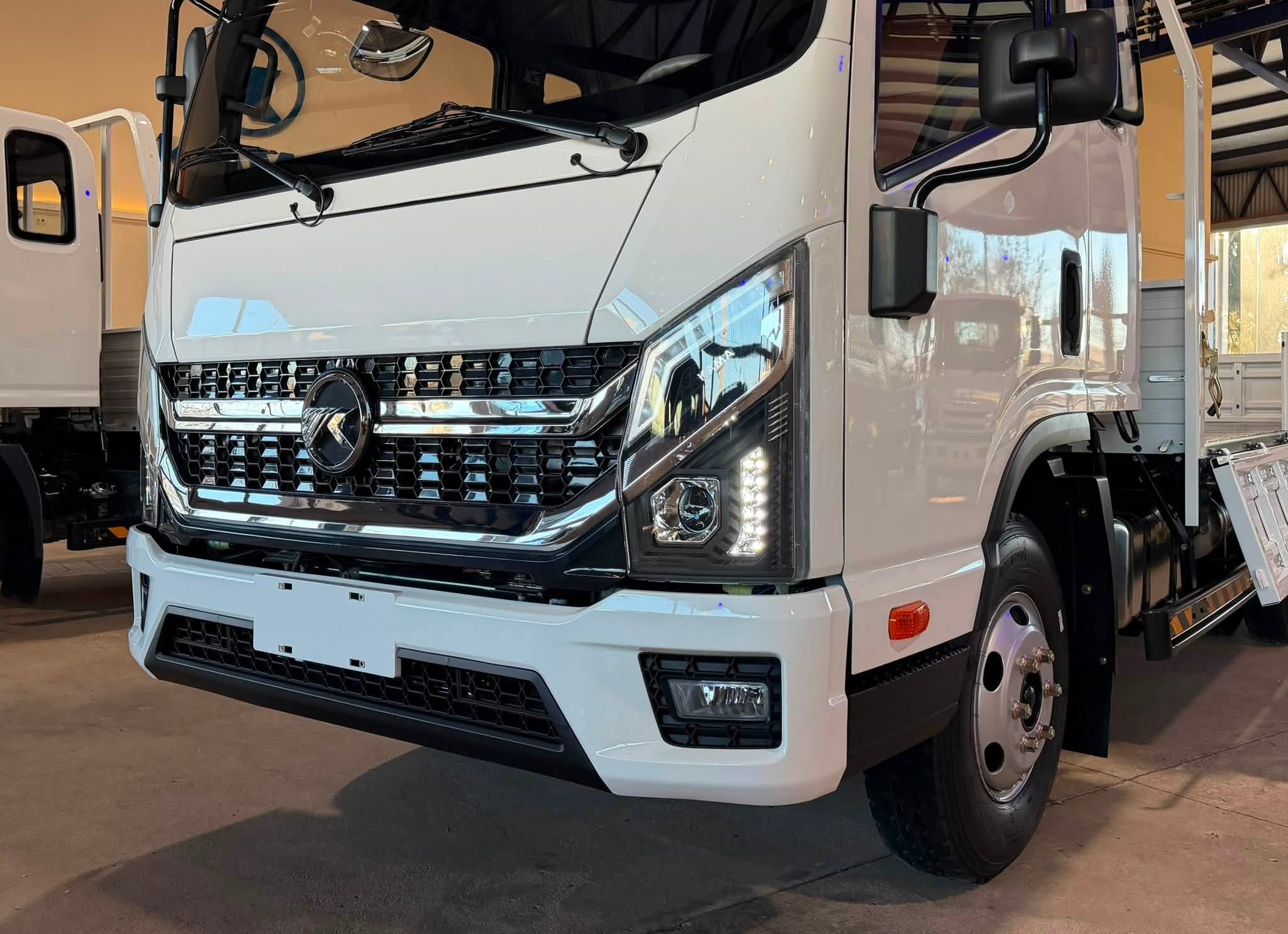 KAMA M3 CARGO CABINA EXTENDIDA con CAJA de CARGA ORIGINAL 2.3 TDI 110cv 0Km My2026 blanco a ORIO HNOS. Financia Bco. Santander. Acércate a ORIO HNOS, SAN GENARO, concesionario oficial JMC, ISUZU, KAMA, LANDKING Camiones - Imagen 10