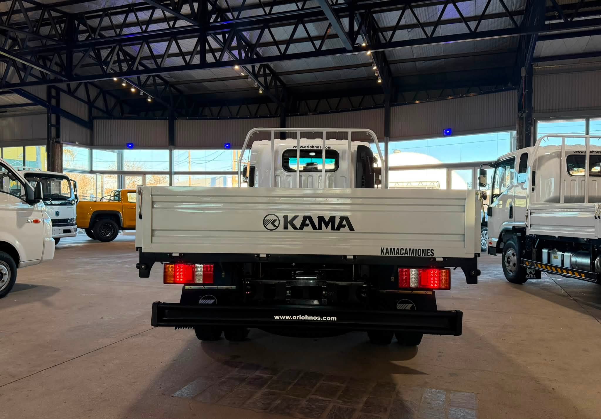 KAMA M3 CARGO CABINA EXTENDIDA con CAJA de CARGA ORIGINAL 2.3 TDI 110cv 0Km My2026 blanco a ORIO HNOS. Financia Bco. Santander. Acércate a ORIO HNOS, SAN GENARO, concesionario oficial JMC, ISUZU, KAMA, LANDKING Camiones - Imagen 5