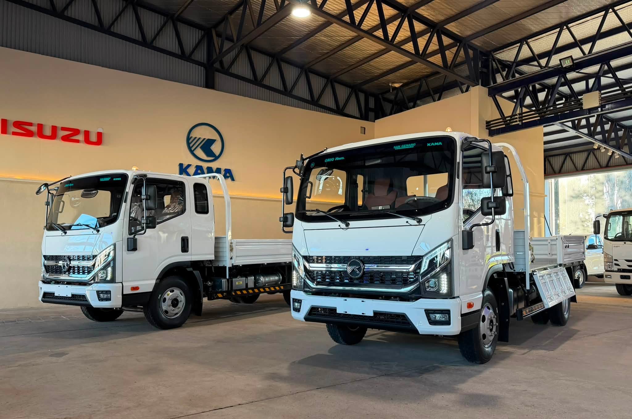 KAMA M3 CARGO CABINA EXTENDIDA con CAJA de CARGA ORIGINAL 2.3 TDI 110cv 0Km My2026 blanco a ORIO HNOS. Financia Bco. Santander. Acércate a ORIO HNOS, SAN GENARO, concesionario oficial JMC, ISUZU, KAMA, LANDKING Camiones - Imagen 2
