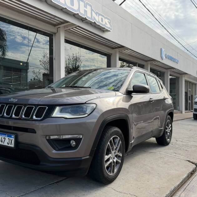 JEEP COMPASS SPORT 2.4 MT6 FWD año 2020 IMPECABLE!! Financia Bco. Santander. Acércate a ORIO HNOS, SAN GENARO, concesionario oficial FORTHING