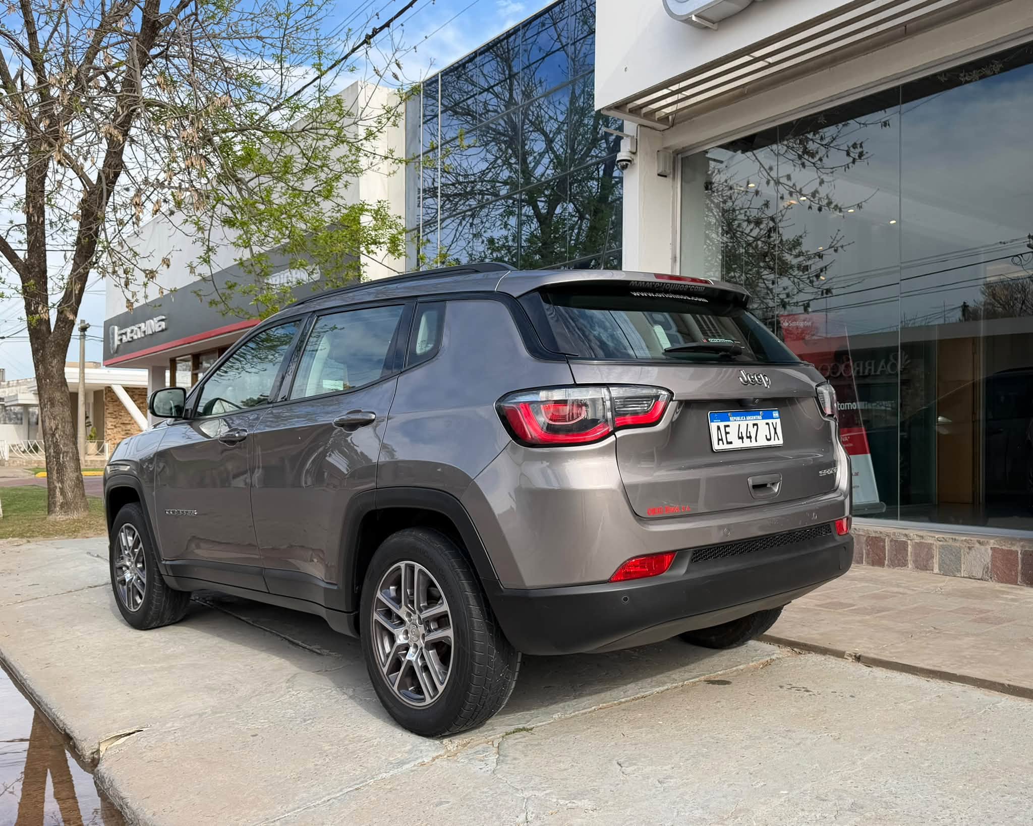 JEEP COMPASS SPORT 2.4 MT6 FWD año 2020 IMPECABLE!! Financia Bco. Santander. Acércate a ORIO HNOS, SAN GENARO, concesionario oficial FORTHING - Imagen 3