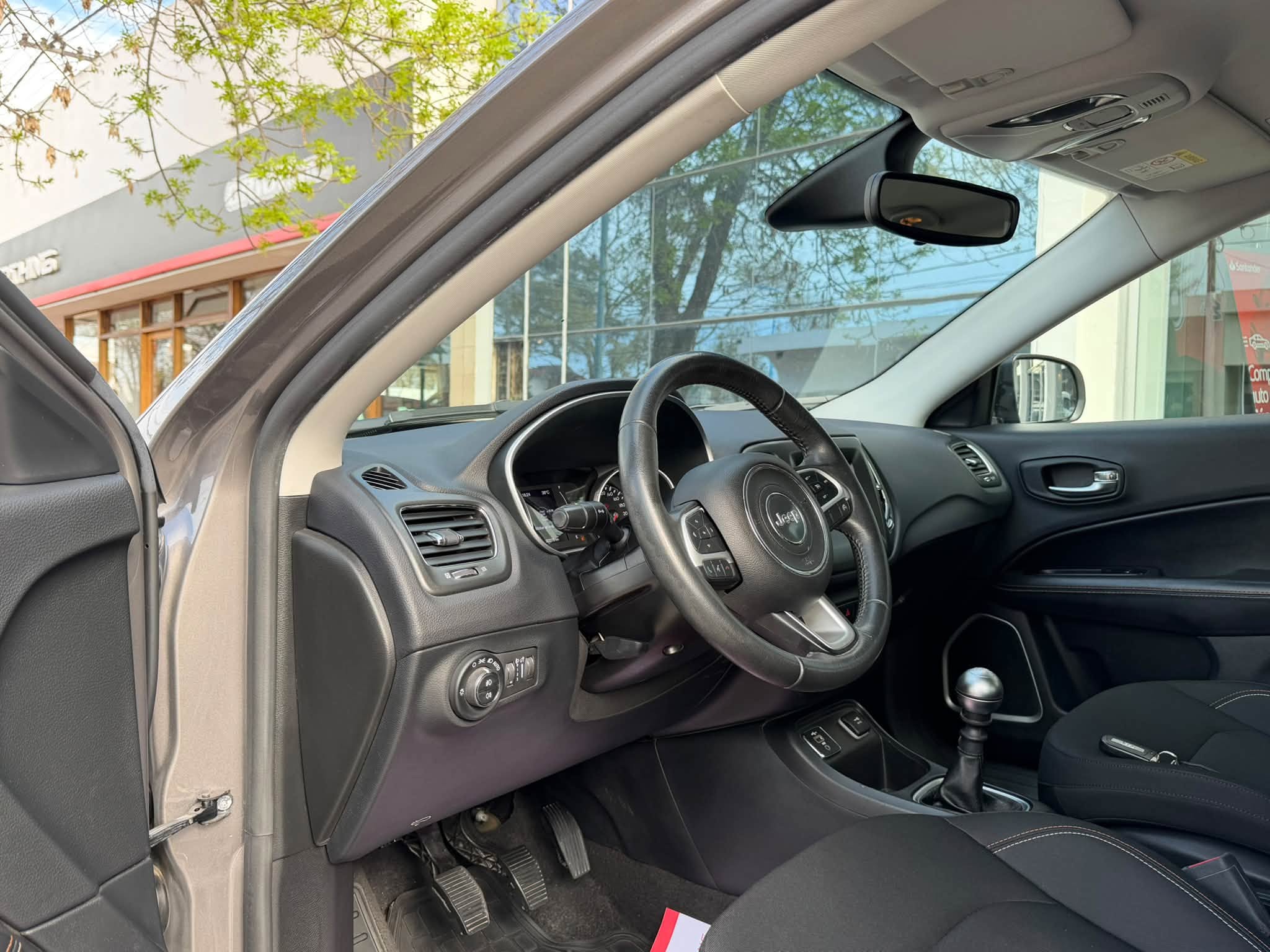 JEEP COMPASS SPORT 2.4 MT6 FWD año 2020 IMPECABLE!! Financia Bco. Santander. Acércate a ORIO HNOS, SAN GENARO, concesionario oficial FORTHING - Imagen 2