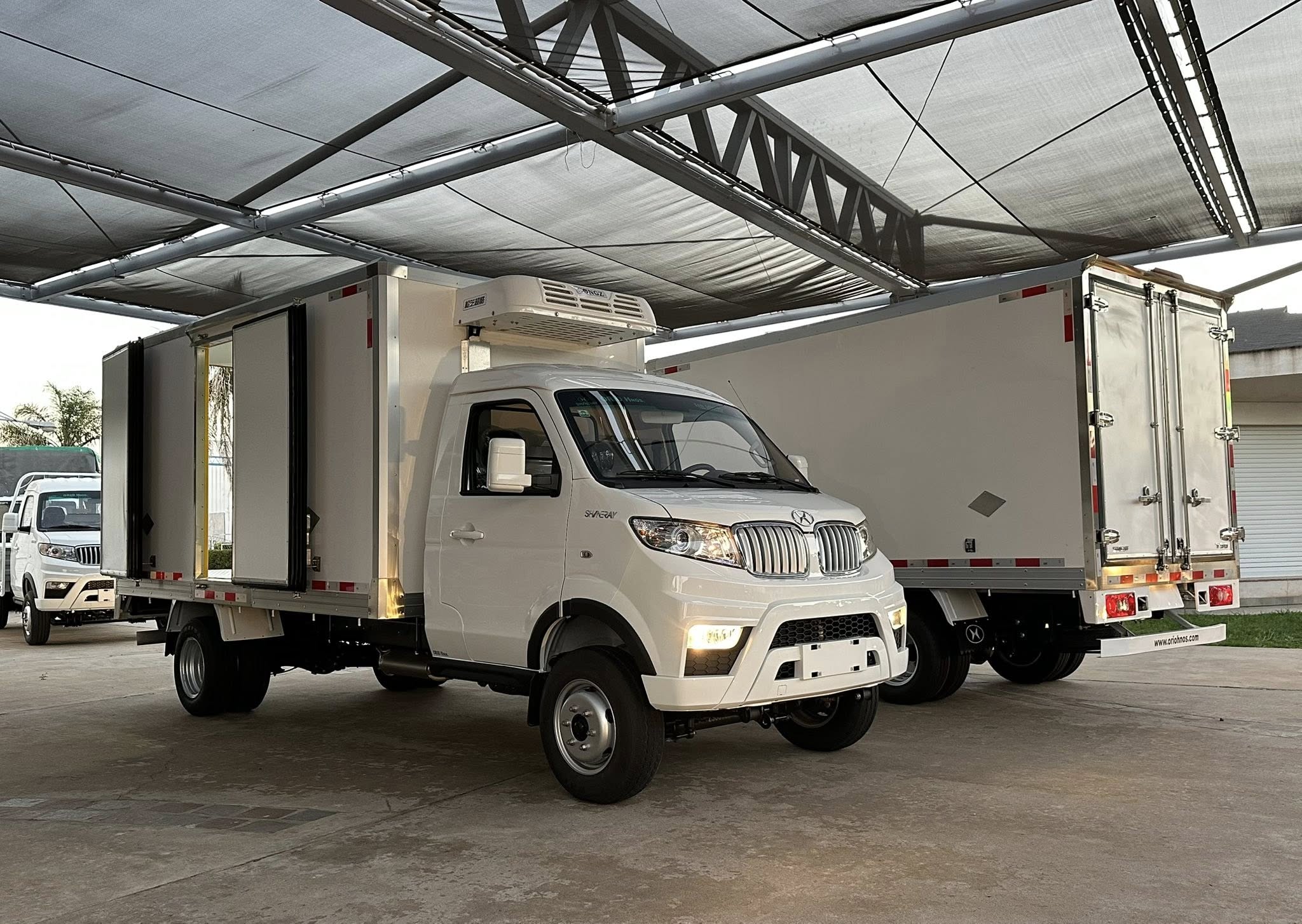 SHINERAY T50 C/S CHASIS con DUALES con FURGON REFRIGERADO -18° para 2 Toneladas 0km My2026 DISPONIBLES! Financia Bco. Santander. Acércate a ORIO HNOS, SAN GENARO, concesionario oficial SHINERAY, DOMY Utilitarios