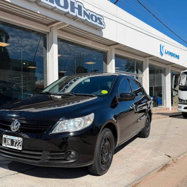 VOLKSWAGEN VOYAGE 1.6 AÑO 2012, negro. con 146.000Km. RTO VIGENTE.  Financia Bco. Santander. Acércate a ORIO HNOS, SAN GENARO, concesionario oficial FORTHING