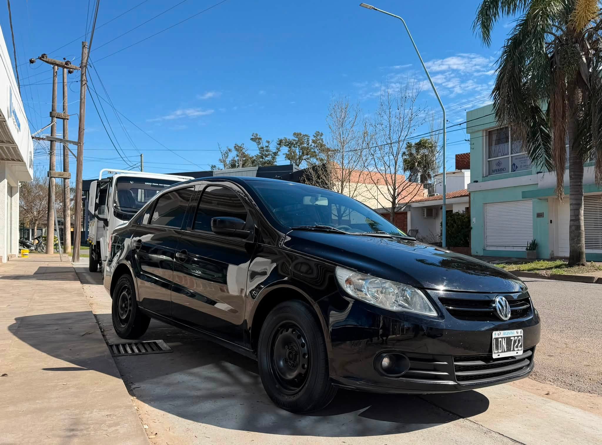 VOLKSWAGEN VOYAGE 1.6 AÑO 2012, negro. con 146.000Km. RTO VIGENTE. Financia Bco. Santander. Acércate a ORIO HNOS, SAN GENARO, concesionario oficial FORTHING - Imagen 12
