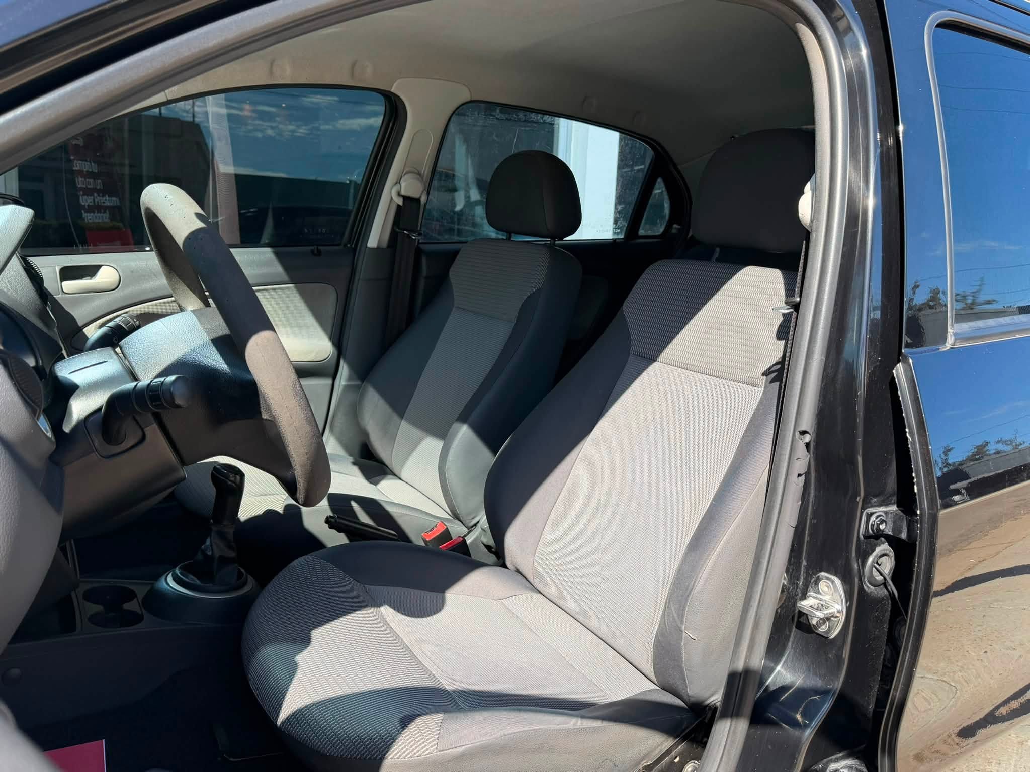 VOLKSWAGEN VOYAGE 1.6 AÑO 2012, negro. con 146.000Km. RTO VIGENTE. Financia Bco. Santander. Acércate a ORIO HNOS, SAN GENARO, concesionario oficial FORTHING - Imagen 11