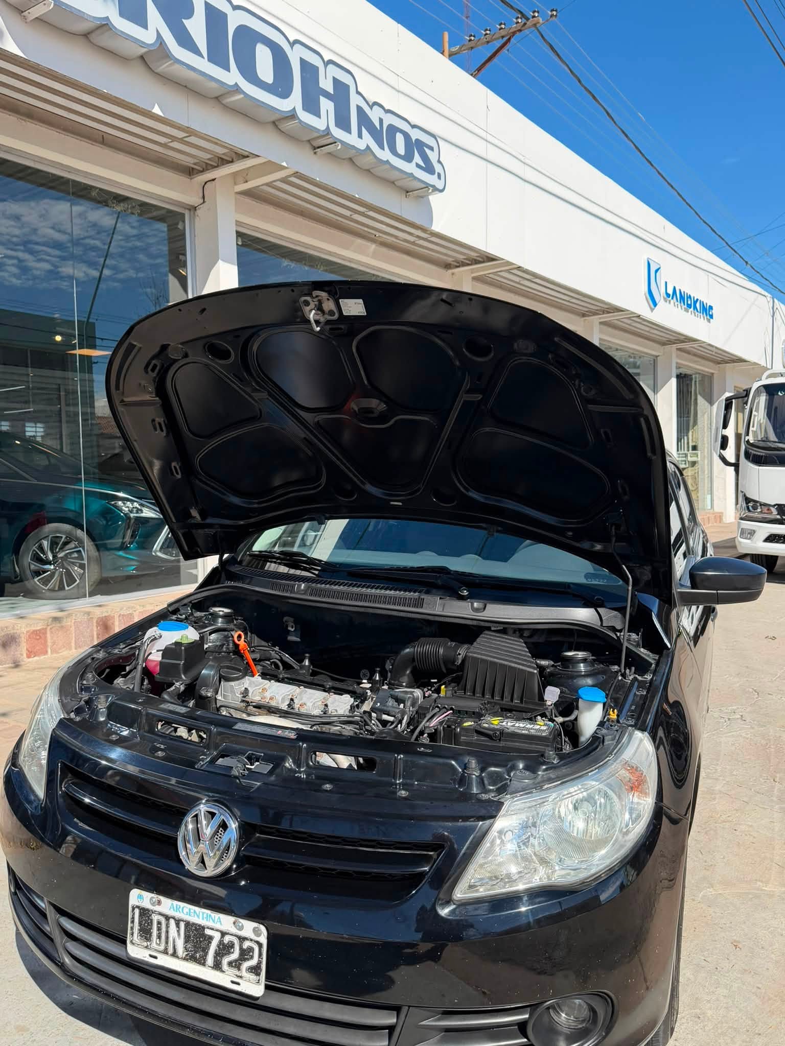 VOLKSWAGEN VOYAGE 1.6 AÑO 2012, negro. con 146.000Km. RTO VIGENTE. Financia Bco. Santander. Acércate a ORIO HNOS, SAN GENARO, concesionario oficial FORTHING - Imagen 6