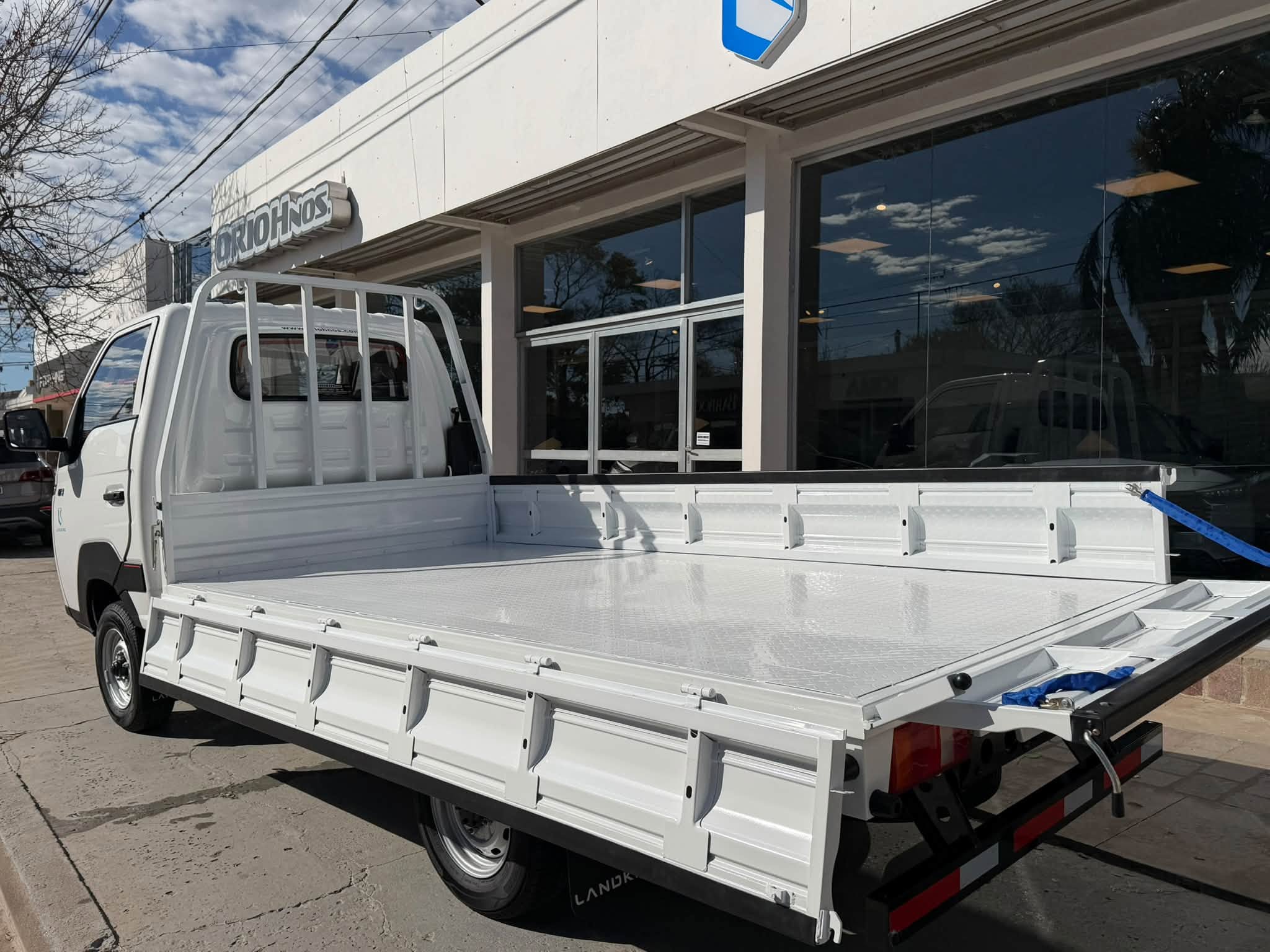 LANDKING LK3 Cabina Simple 0Km my2026 p/ 1.7 Toneladas. Financia Bco. Santander. Acércate a ORIO HNOS, SAN GENARO, concesionario oficial JMC, ISUZU, KAMA, LANDKING Camiones - Imagen 4