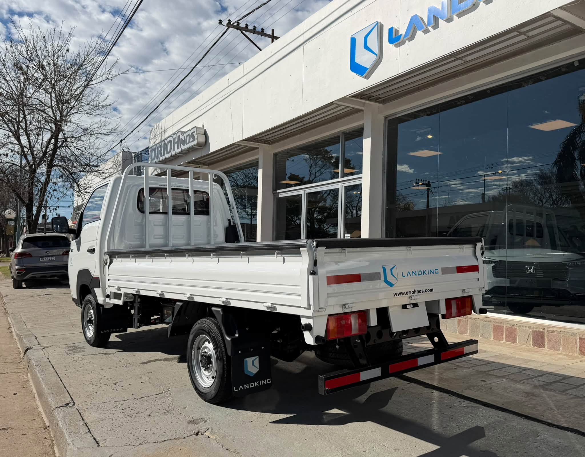 LANDKING LK3 Cabina Simple 0Km my2026 p/ 1.7 Toneladas. Financia Bco. Santander. Acércate a ORIO HNOS, SAN GENARO, concesionario oficial JMC, ISUZU, KAMA, LANDKING Camiones - Imagen 3