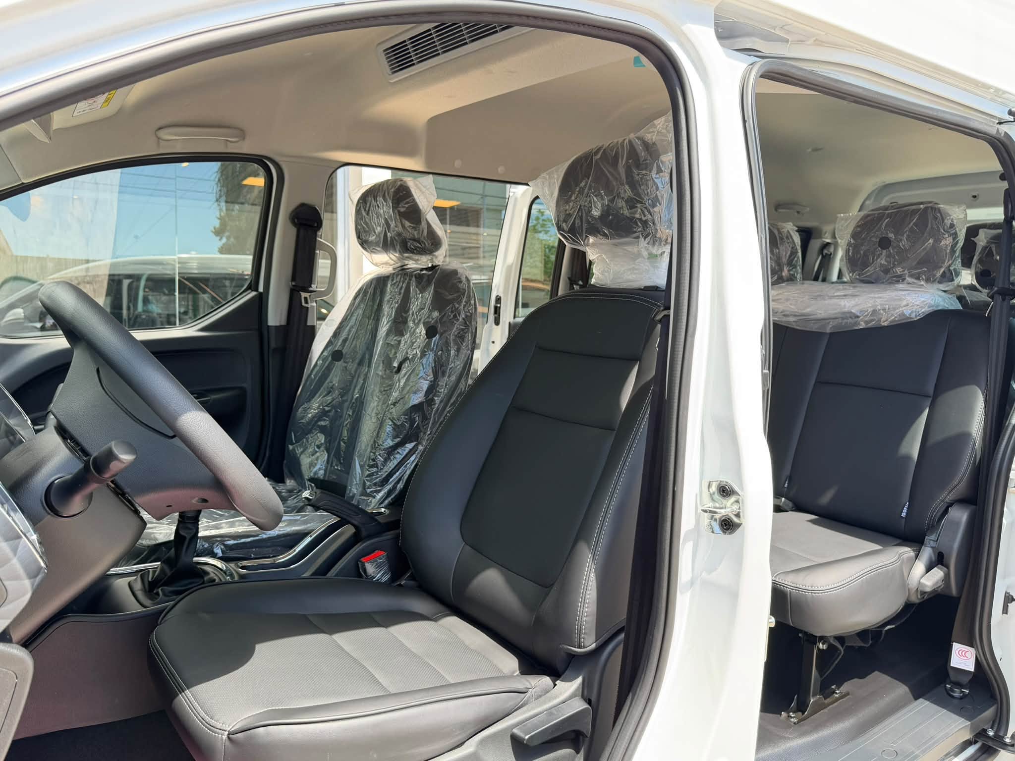 SHINERAY SRM M7 2.0 Nafta Manual 11 Pasajeros 0Km My2026 DISPONIBLES. Financia Bco. Santander. Acércate a ORIO HNOS, SAN GENARO, concesionario oficial SHINERAY, DOMY Utilitarios - Imagen 9