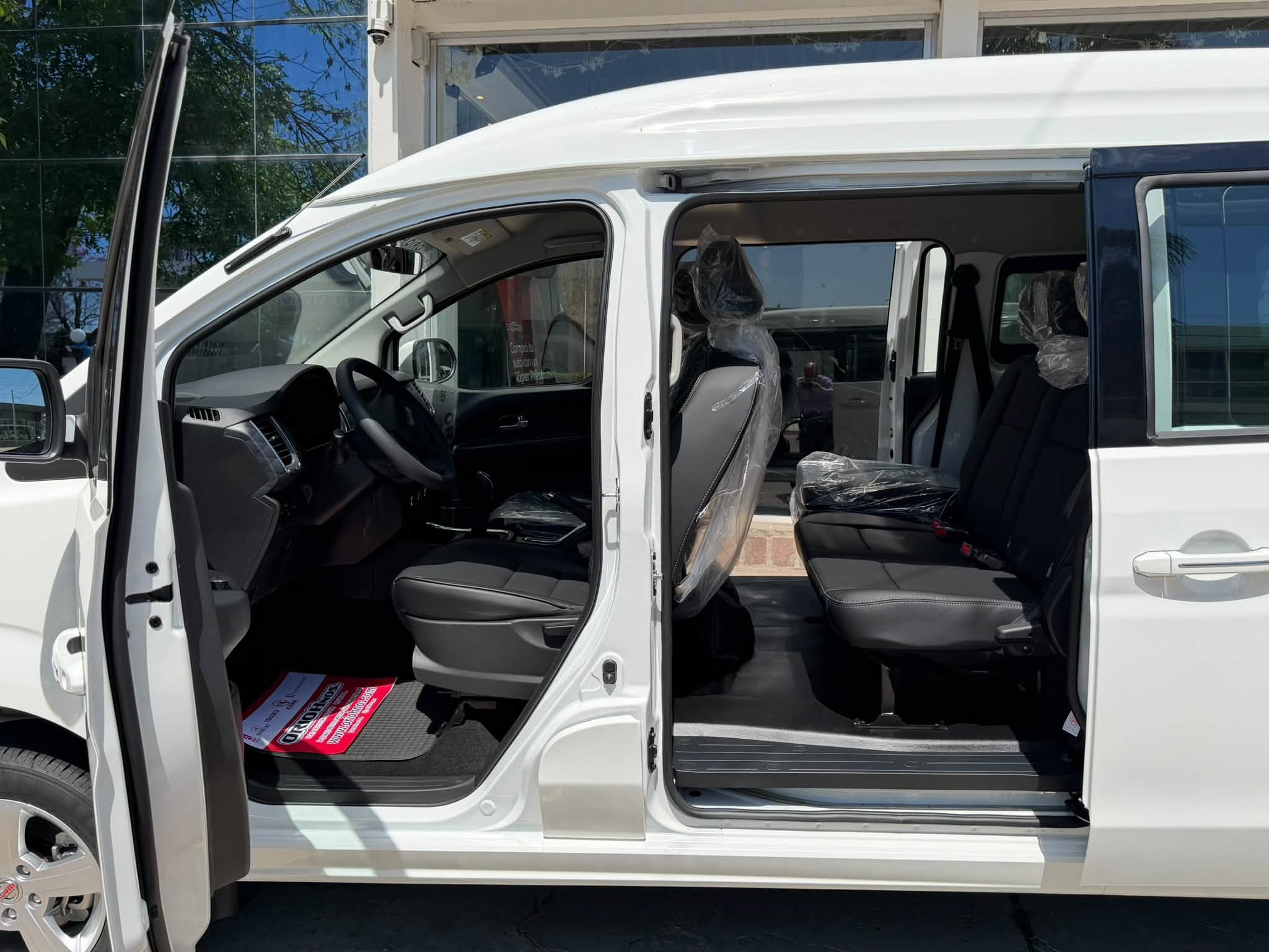 SHINERAY SRM M7 2.0 Nafta Manual 11 Pasajeros 0Km My2026 DISPONIBLES. Financia Bco. Santander. Acércate a ORIO HNOS, SAN GENARO, concesionario oficial SHINERAY, DOMY Utilitarios - Imagen 7