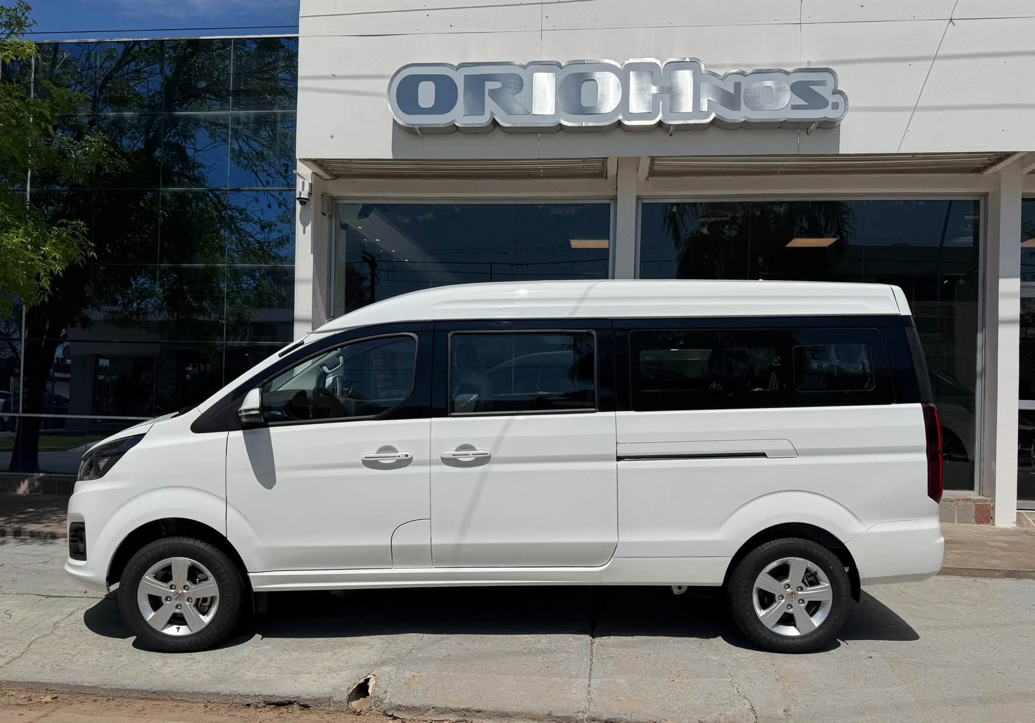 SHINERAY SRM M7 2.0 Nafta Manual 11 Pasajeros 0Km My2026 DISPONIBLES. Financia Bco. Santander. Acércate a ORIO HNOS, SAN GENARO, concesionario oficial SHINERAY, DOMY Utilitarios - Imagen 2
