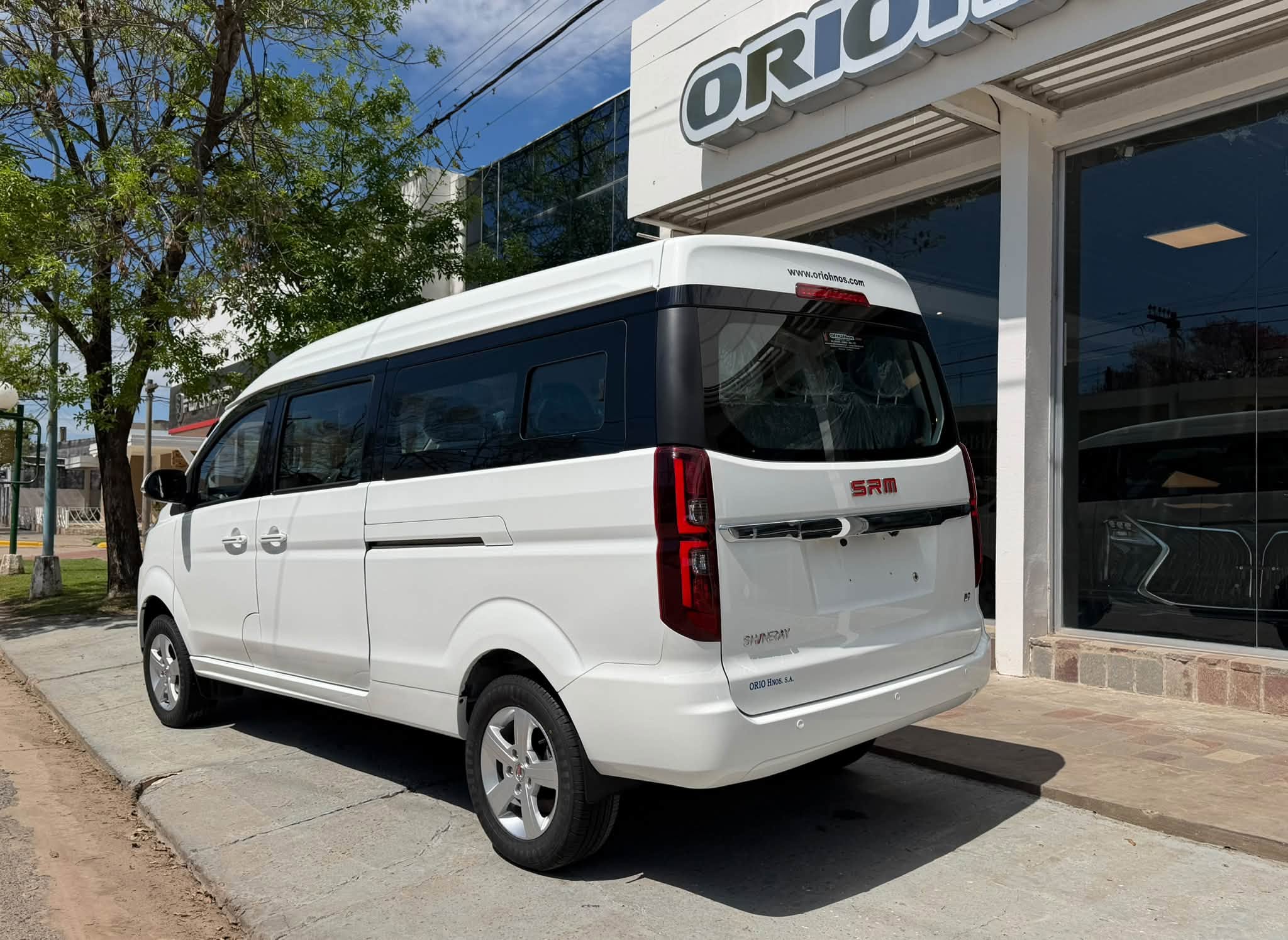 SHINERAY SRM M7 2.0 Nafta Manual 11 Pasajeros 0Km My2026 DISPONIBLES. Financia Bco. Santander. Acércate a ORIO HNOS, SAN GENARO, concesionario oficial SHINERAY, DOMY Utilitarios - Imagen 3