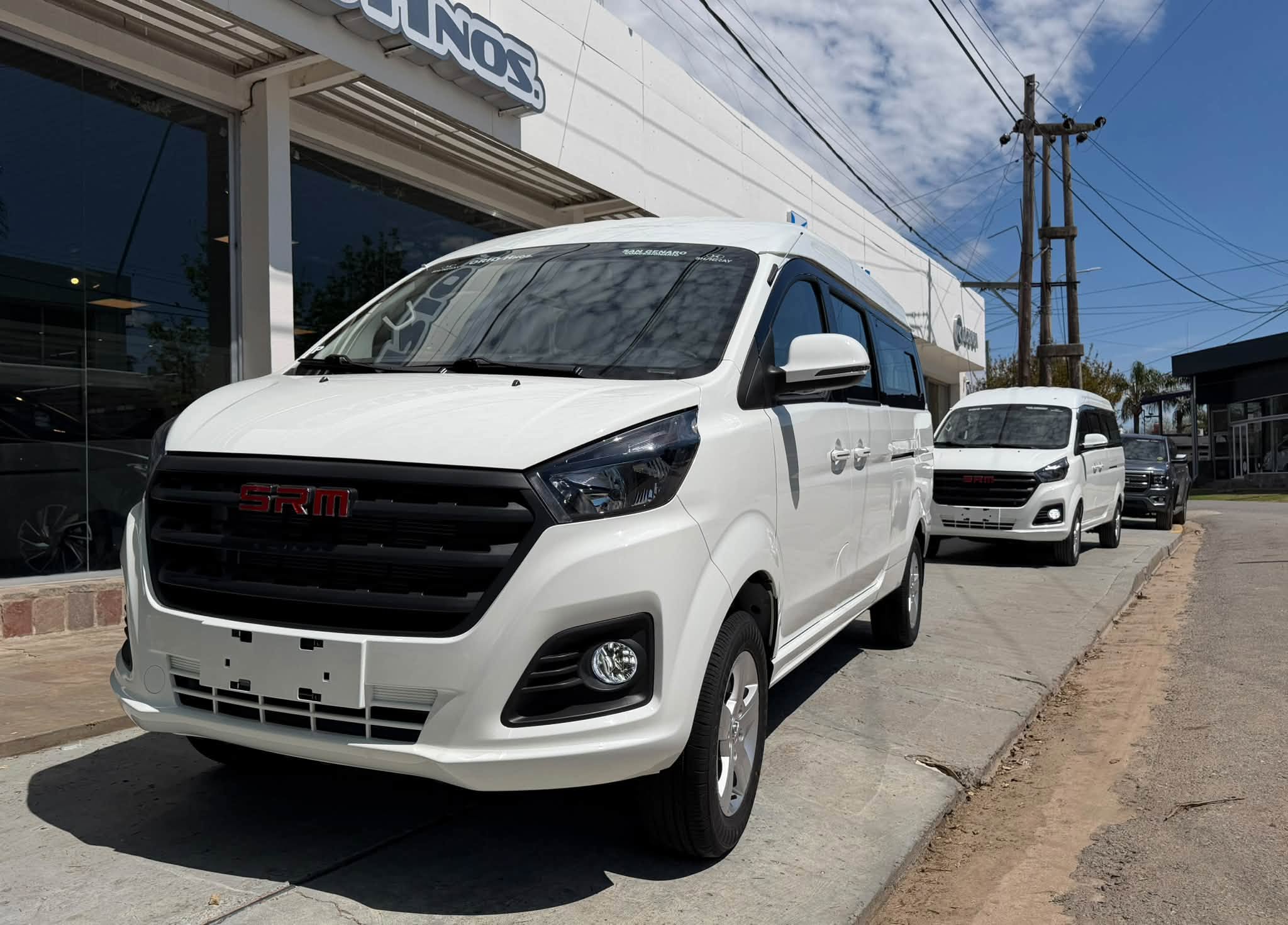 SHINERAY SRM M7 2.0 Nafta Manual 11 Pasajeros 0Km My2026 DISPONIBLES. Financia Bco. Santander. Acércate a ORIO HNOS, SAN GENARO, concesionario oficial SHINERAY, DOMY Utilitarios